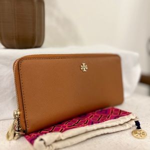 Tory Burch | Robinson Zip Continental Wallet w/ Wristlist
